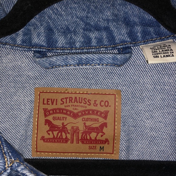 Levi’s Women’s Ex-Boyfriend Trucker Jacket - Picture 5 of 15